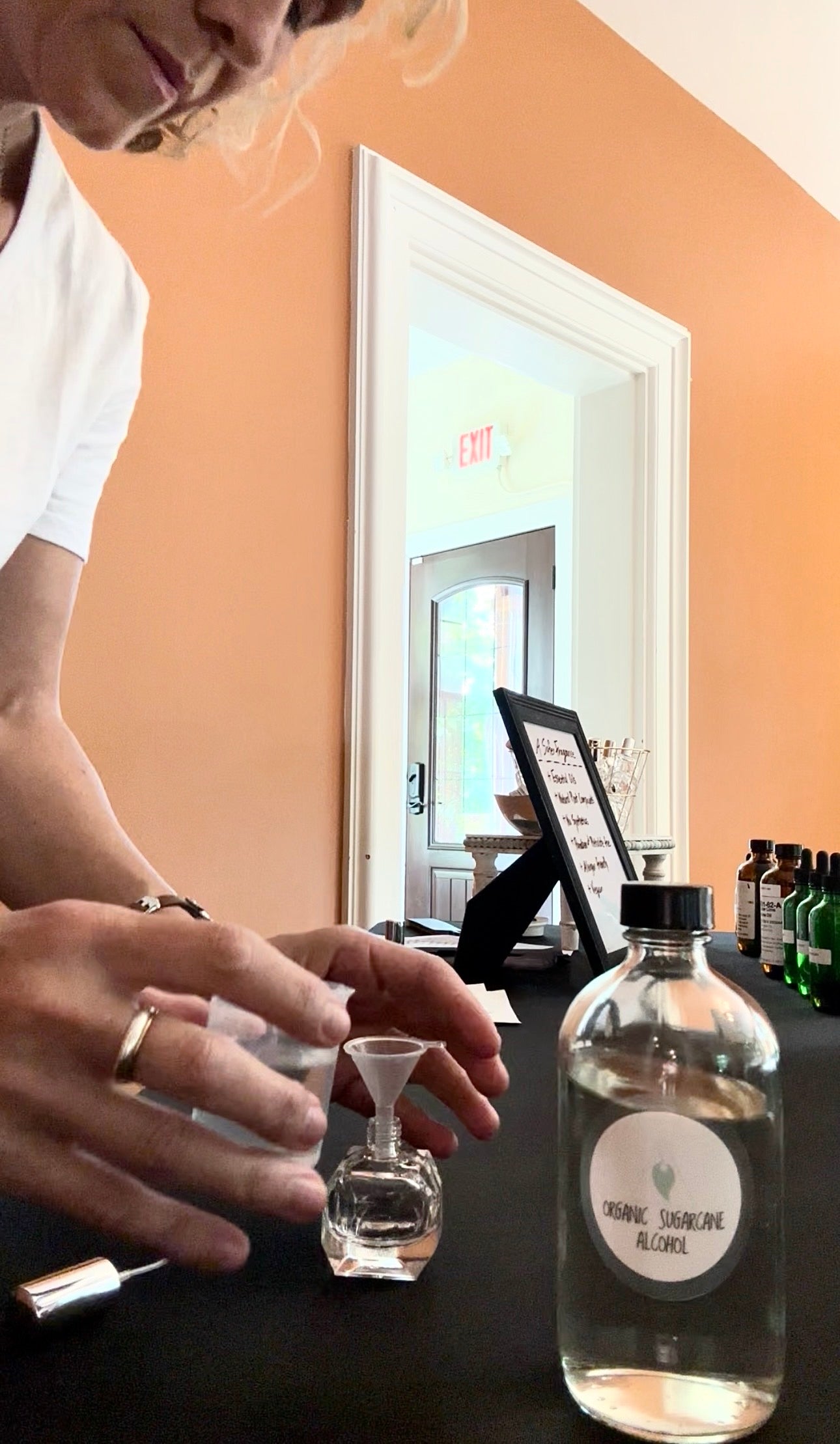 Mobile Perfume Blending Experience-
Guided custom fragrance creation for private groups