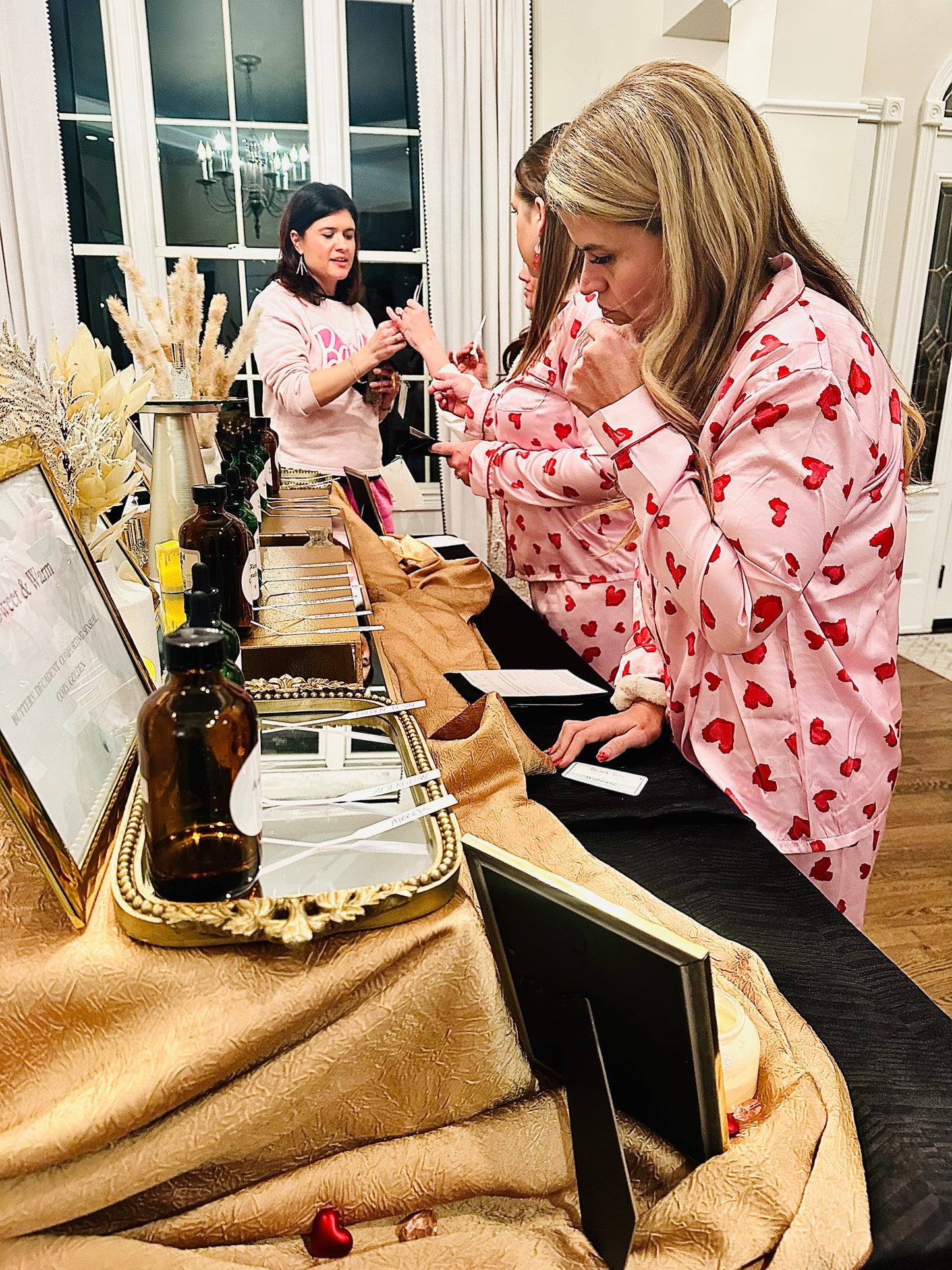 Mobile Perfume Blending Experience-
Guided custom fragrance creation for private groups