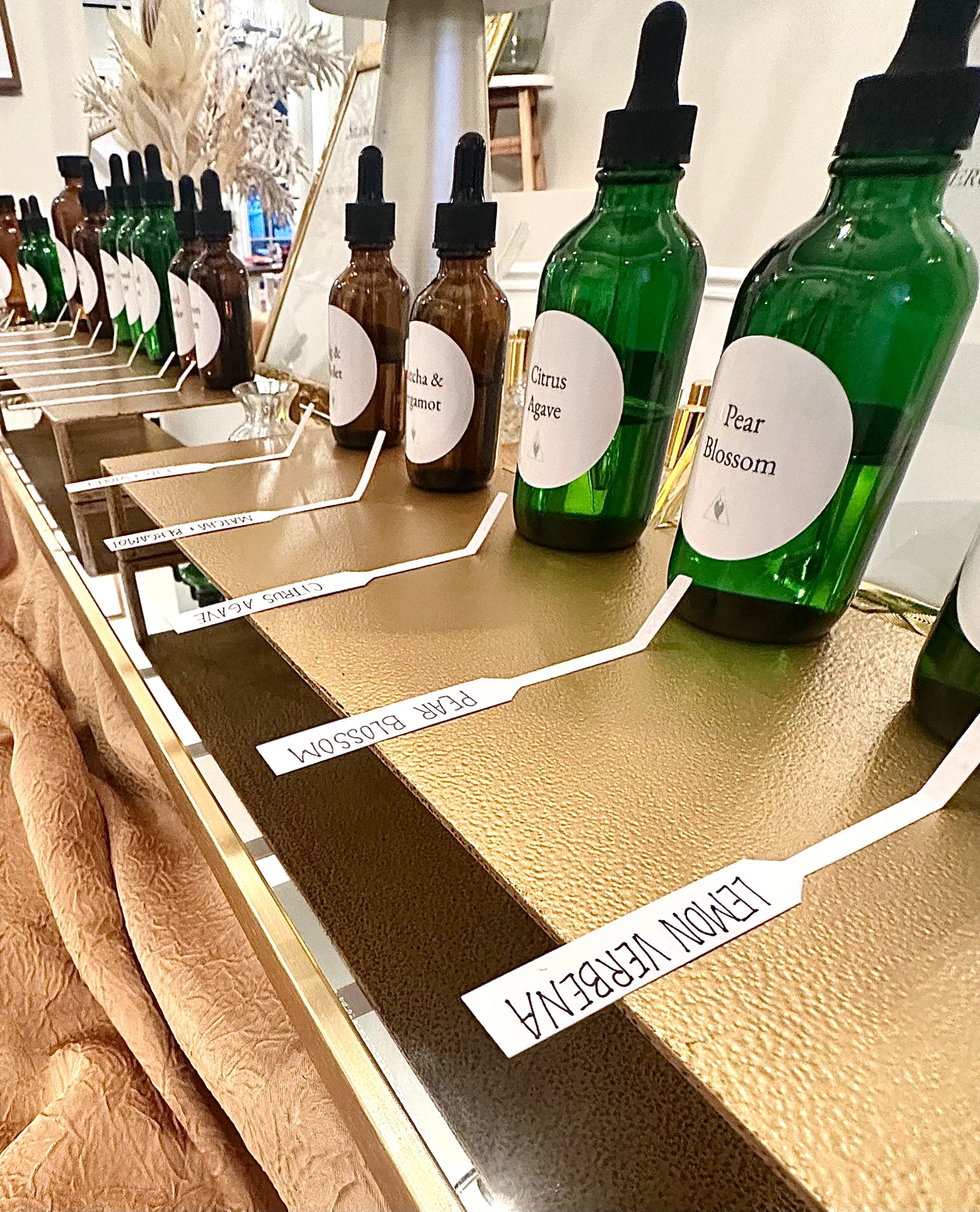 Mobile Perfume Blending Experience-
Guided custom fragrance creation for private groups